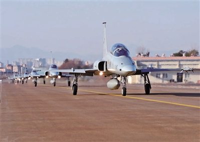 韩国空军F-5E战机接连出现坠机事故 为何仍在超期服役