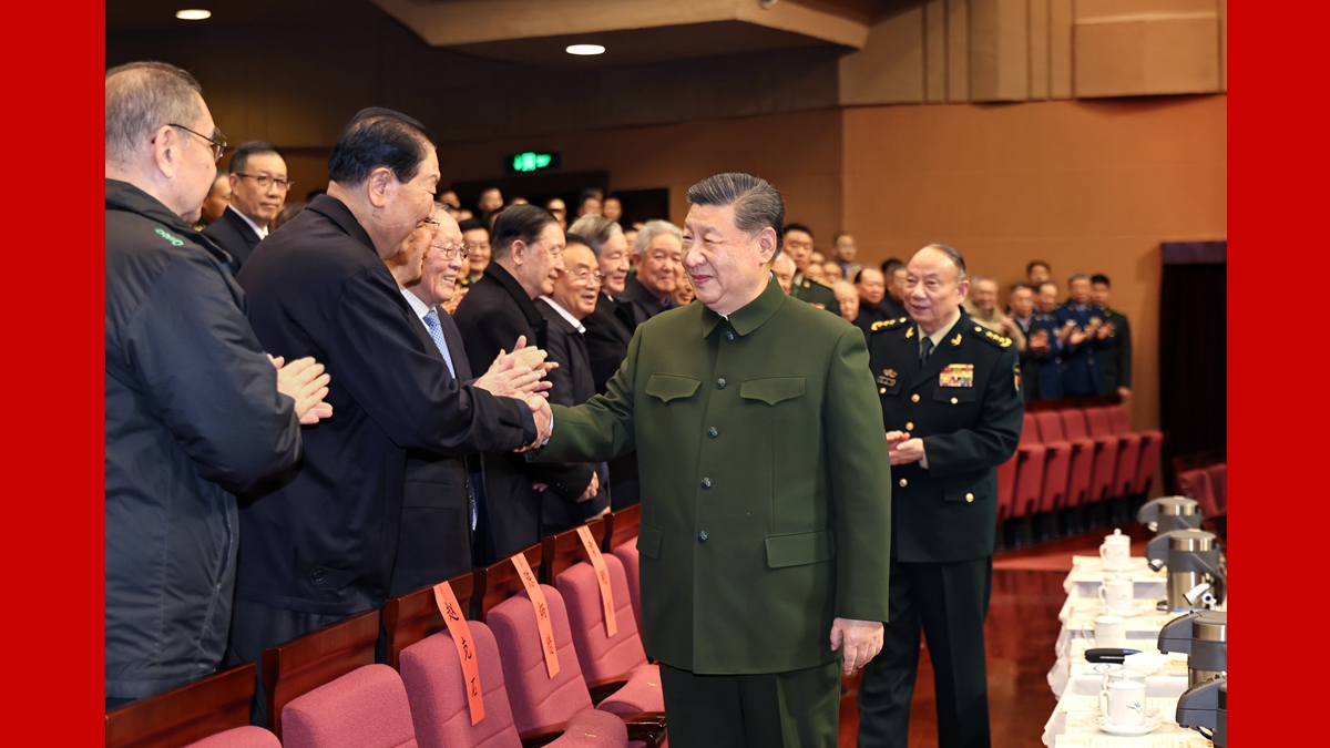 中央军委举行慰问驻京部队老干部迎新春文艺演出 习近平向全军老同志祝贺新春